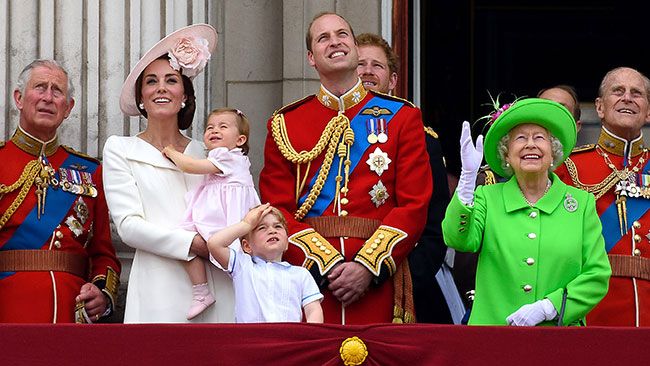 royal-family-on-balcony