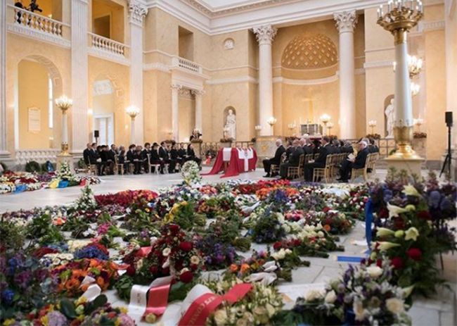 prince-henrik-funeral-flowers