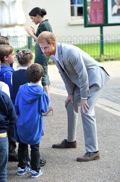 prince-harry-talking-to-children-in-brighton