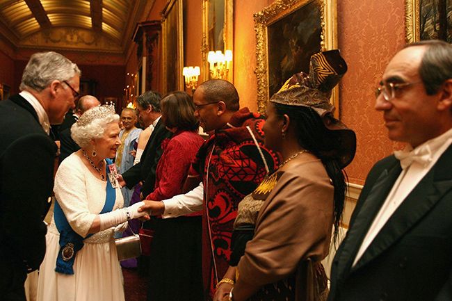 queen-greets-guests-at-diplomatic-reception