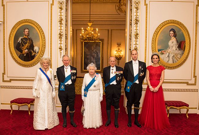 the-queen-and-kate-middleton-at-diplomatic-corps-reception