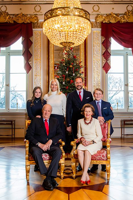 Royals release their 2018 Christmas cards, from Kate Middleton to Meghan Markle – photos | HELLO!
