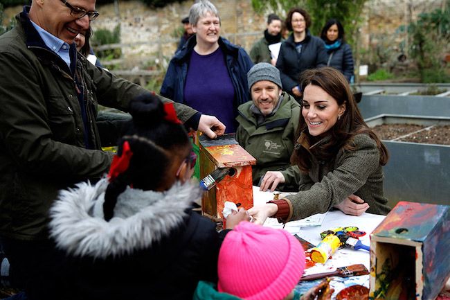 kate-middleton-builds-a-bird-box-new