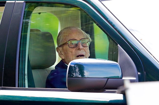 prince-philip--driving-without-seatbelt