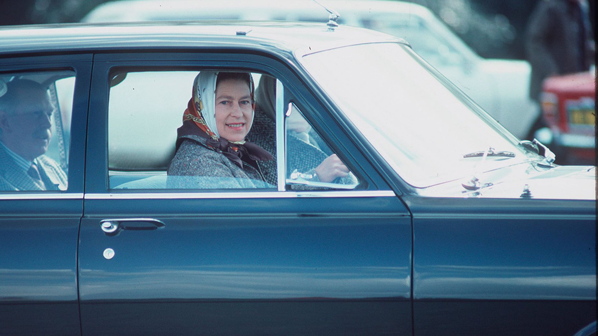 the queen driving without a seatbelt