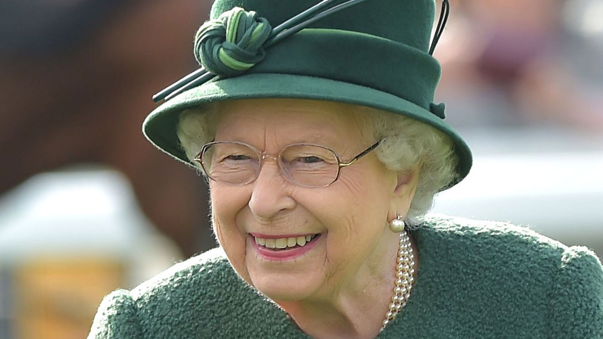 The Queen without a brooch
