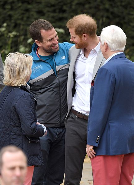 prince-harry-at-london-marathon-with-peter-phillips