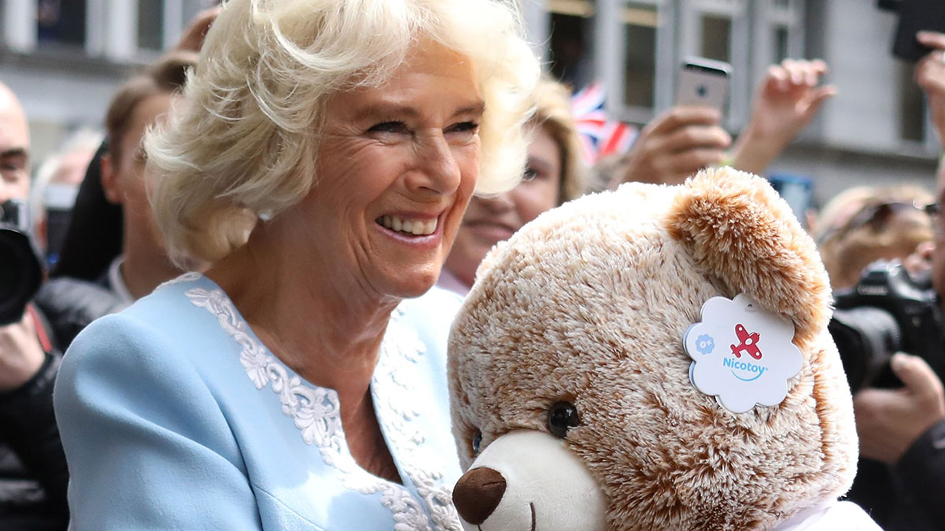 duchess-cornwall-reaction-baby-picture-t.jpg
