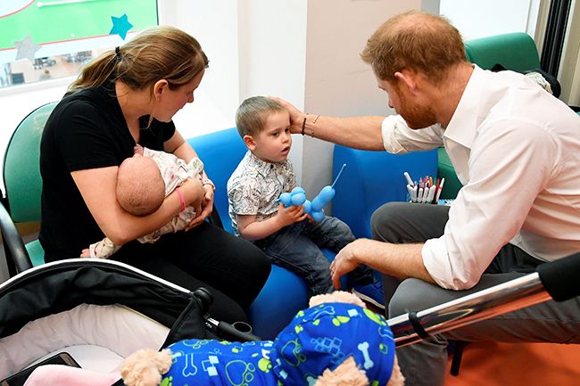 prince-harry-at-childrens-hospital