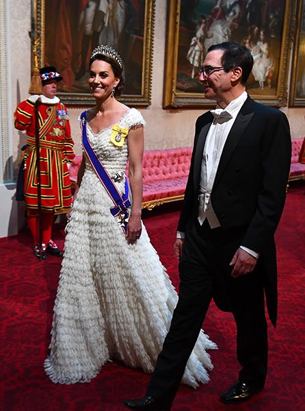 kate-middleton-in-white-at-state-banquet