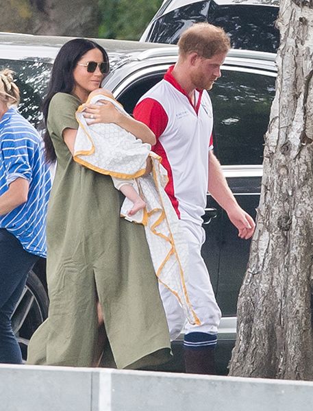 meghan-markle-holding-archie-at-polo