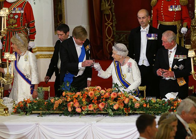 the-queen-dining