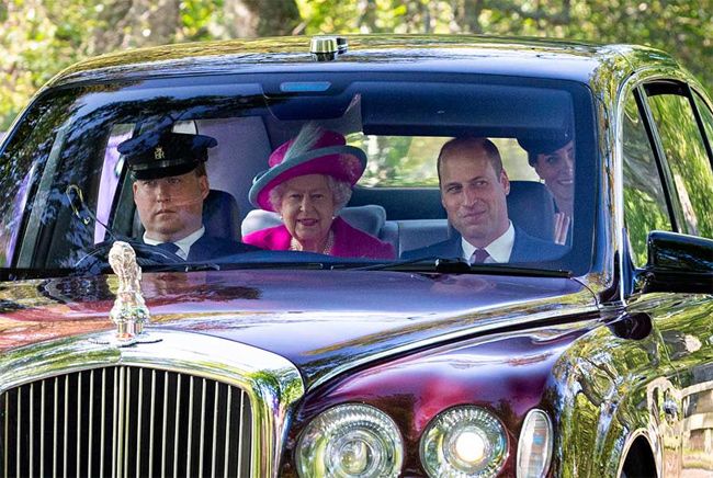 the-queen-and-cambridges-in-cars