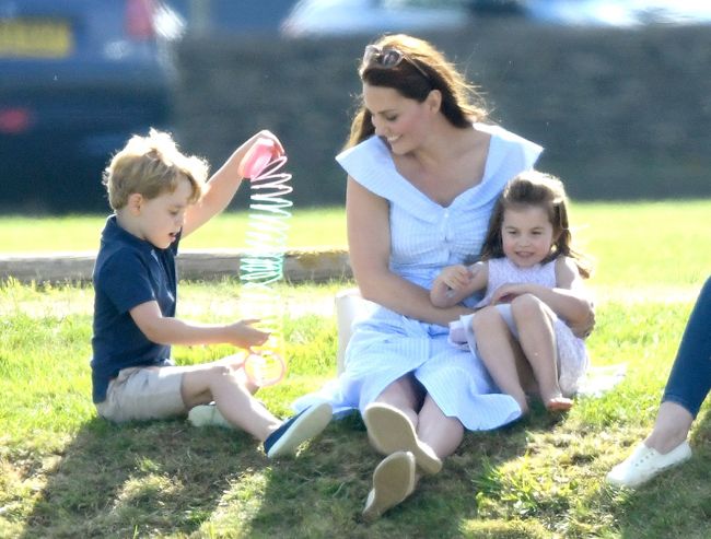 kate-middleton-with-prince-george-and-princess-charlotte