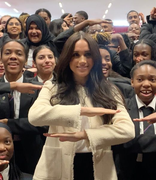 meghan-with-students-from-the-school-