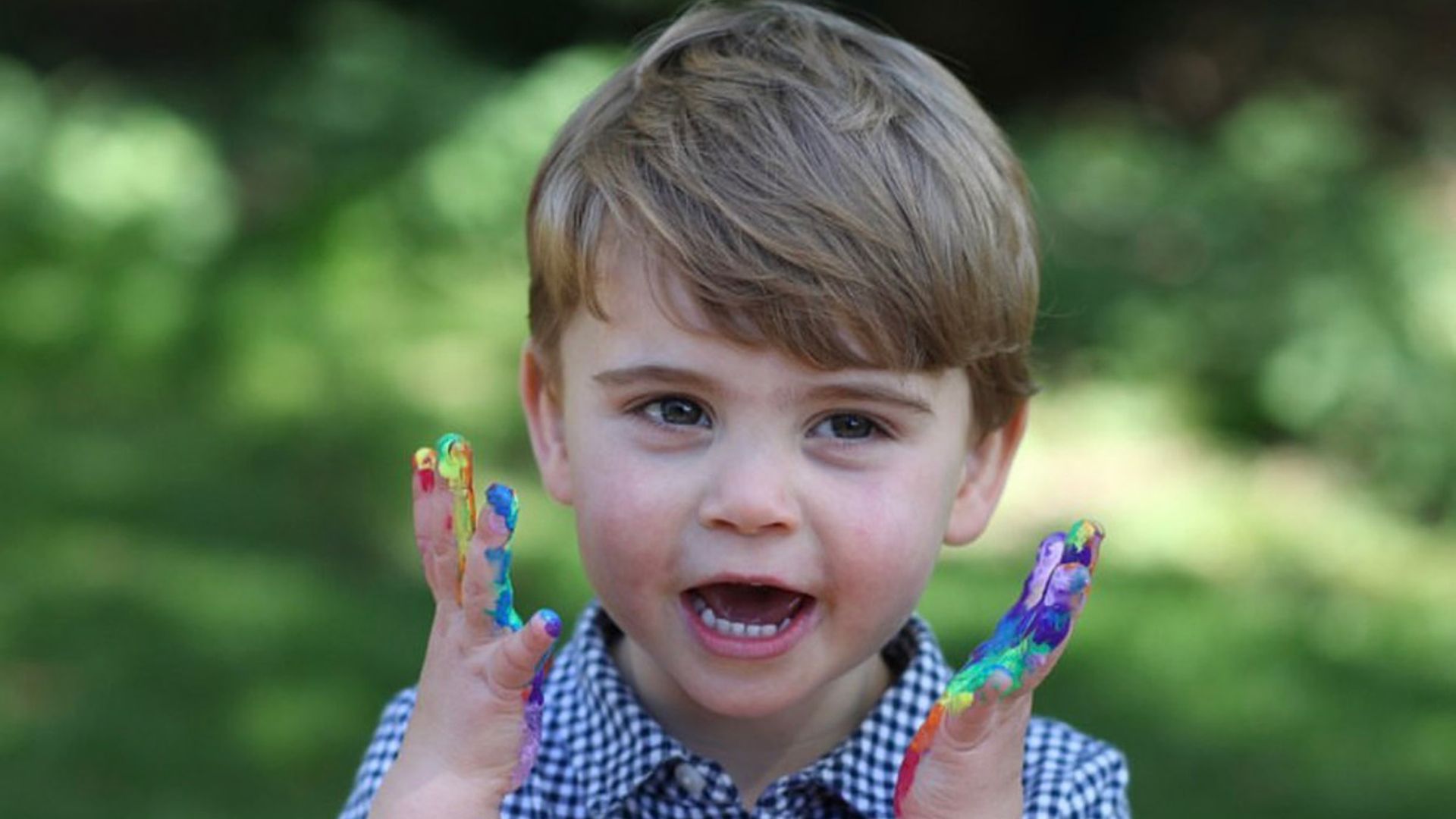 Prince Louis: the surprising detail you missed about his birthday photos | HELLO!