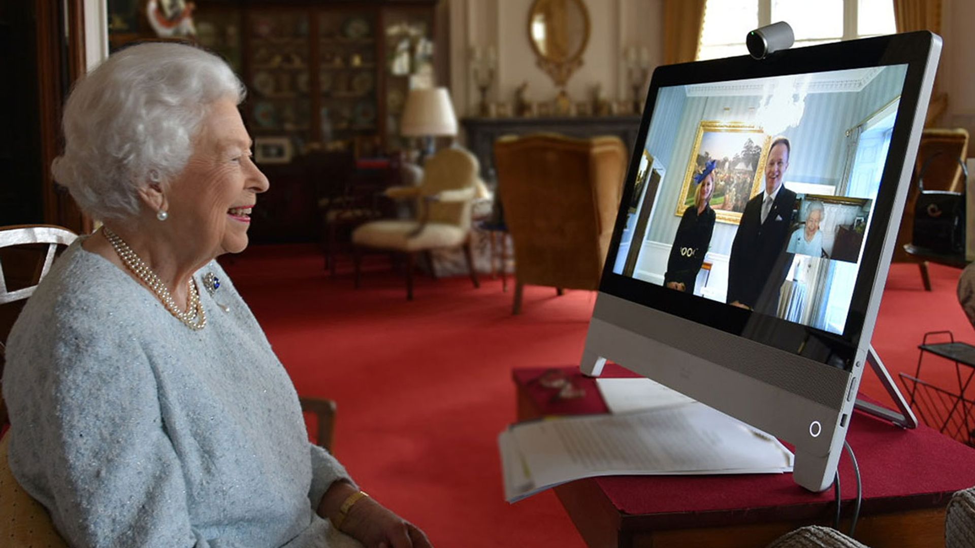 the-queen-video-call-picture