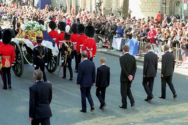 prince-harry-and-william-walk-behind-diana-coffin