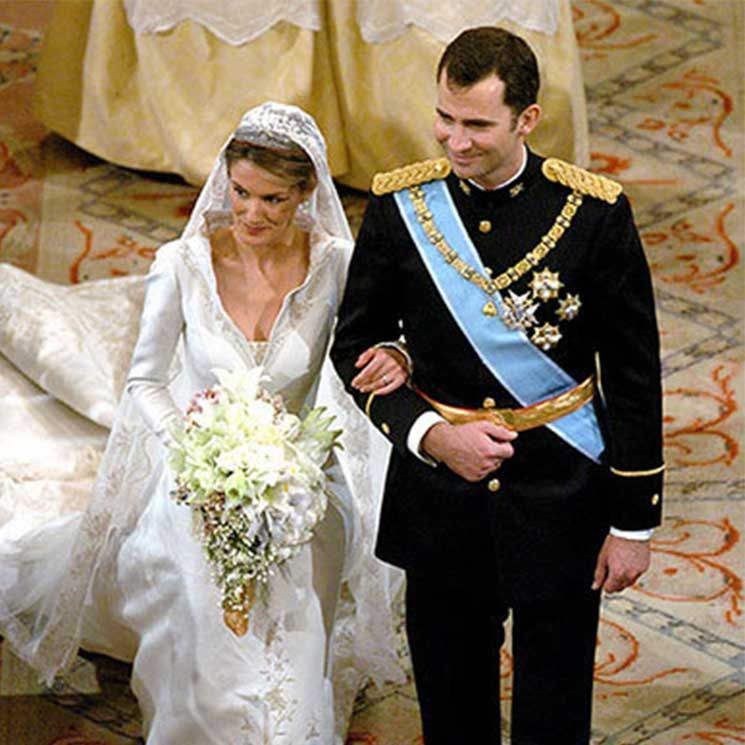 https://www.hellomagazine.com/imagenes/royalty/20210522113429/queen-letizia-king-felipe-royal-wedding-photos-17th-anniversary/0-548-37/felipe-letizia-wedding-m.jpg