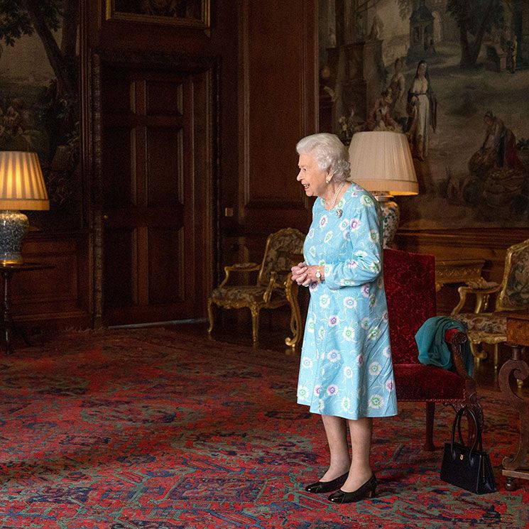 The Queen steps out for first solo royal duties in Scotland - best photos