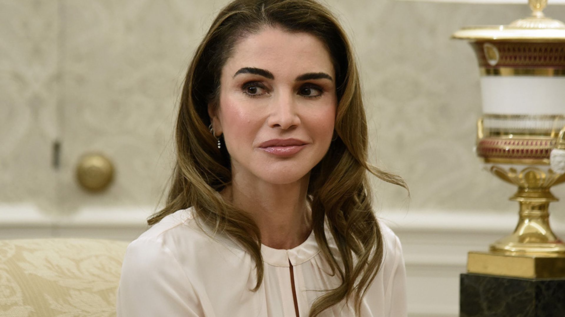 Queen Rania looks so stylish as she and King Abdullah visit the U.S. with Crown Prince Hussein