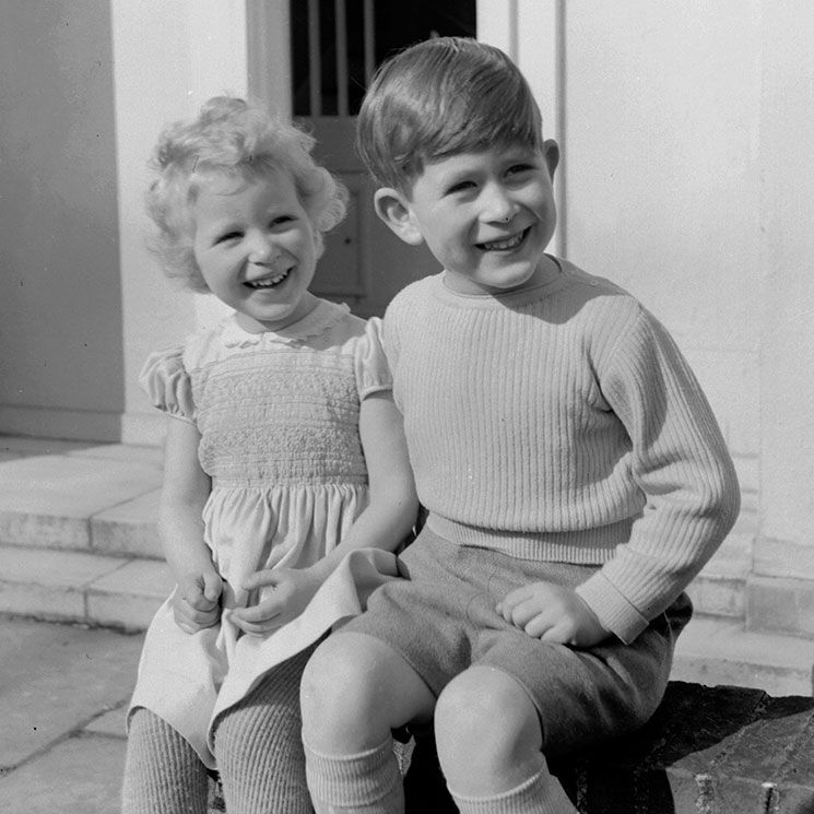 6 adorable times royal siblings were captured holding hands