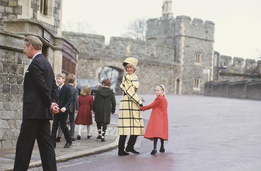  9 صور لا تصدق لعيد الميلاد للعائلة المالكة في قلعة وندسور عام 1987