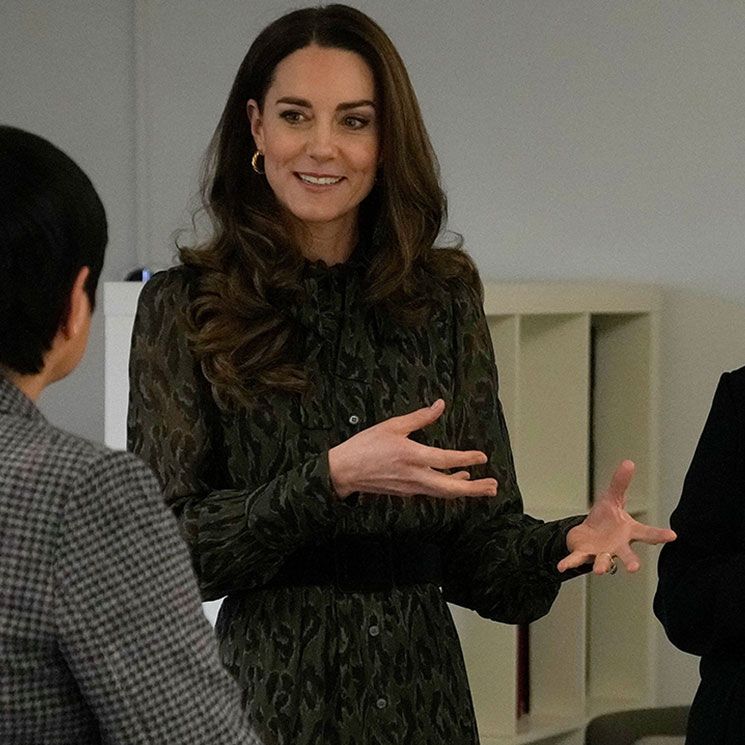 Kate Middleton thanks volunteers from mental health text service  - all the photos