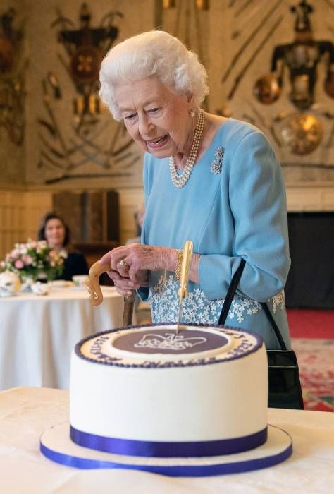 the-queen-platinum-jubilee-cake