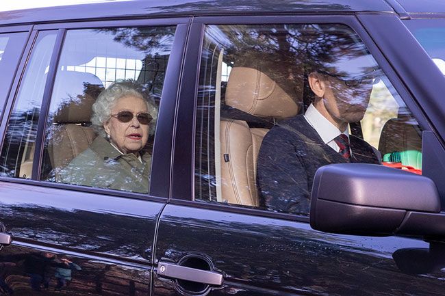 queen-returns-to-windsor-car
