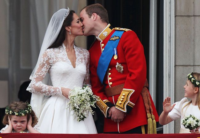 15 of the most romantic royal wedding kisses through history