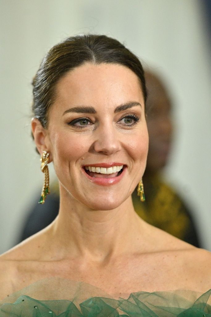 Duchess Kate Shine At Jamaica Royal Tour Dinner In Stunning Emerald Gown