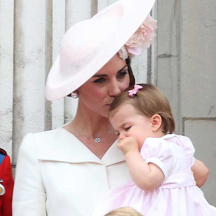 11 adorable photos of royal mums kissing their children
