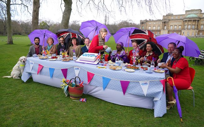mel-giedroyc-at-the-jubilee-big-lunch