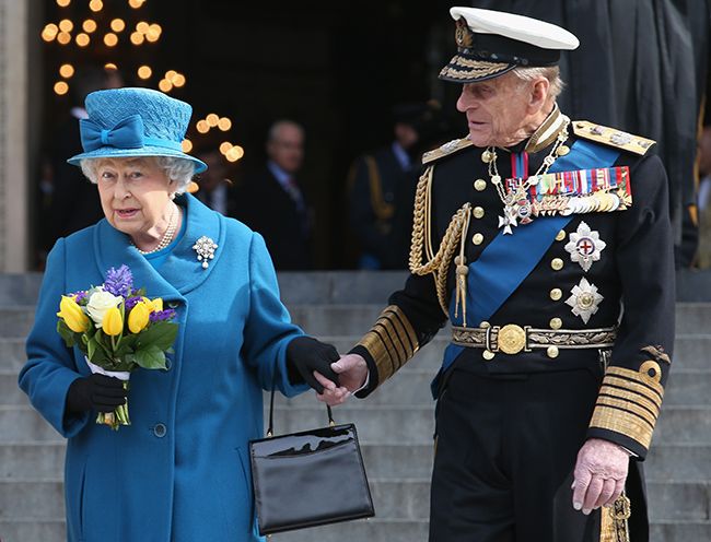 The-Queen-wearing-blue-alongside-Prince-Philip