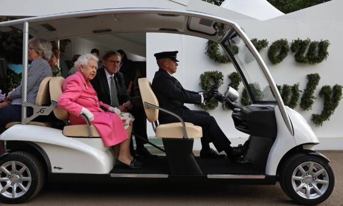The Queen uses buggy at Chelsea Flower Show during appearance with the royal family - Live Updates