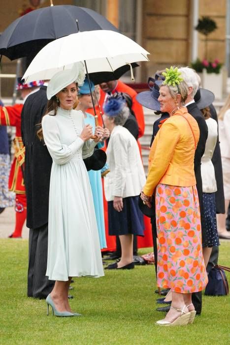 William & Kate Brave The Rain To Attend Buckingham Palace Garden Party