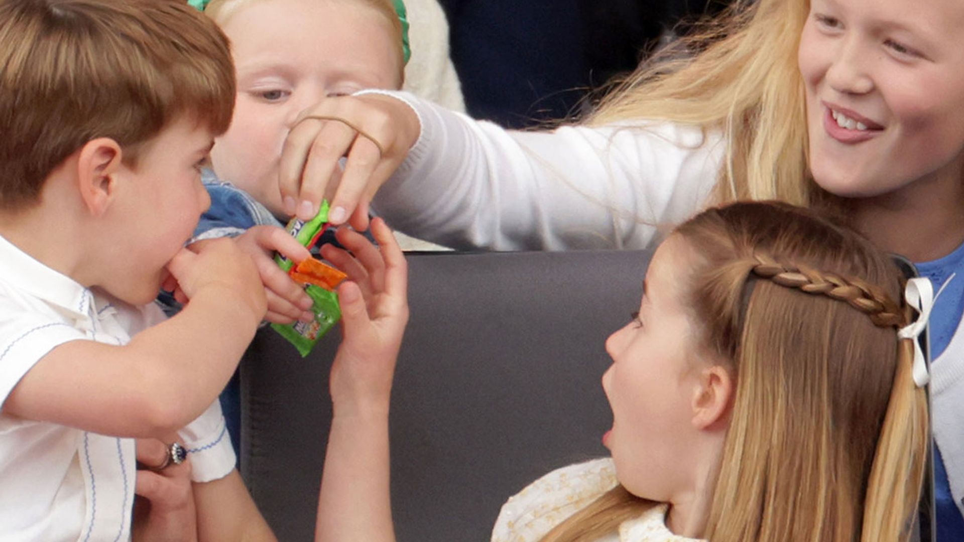 Lena Tindall shares her Maoam sweets and Princess Charlotte can't get enough