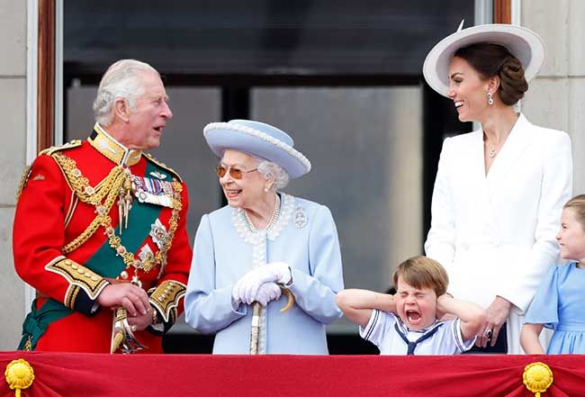 queen-jubilee-charles-outfit
