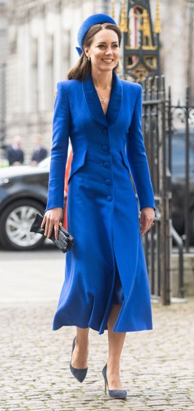 kate-middleton-saphire-outfit-commonwealth-2022