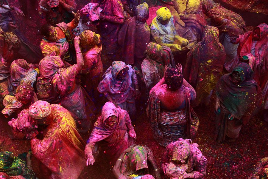 India celebrates Holi festival: in pictures - Photo 1