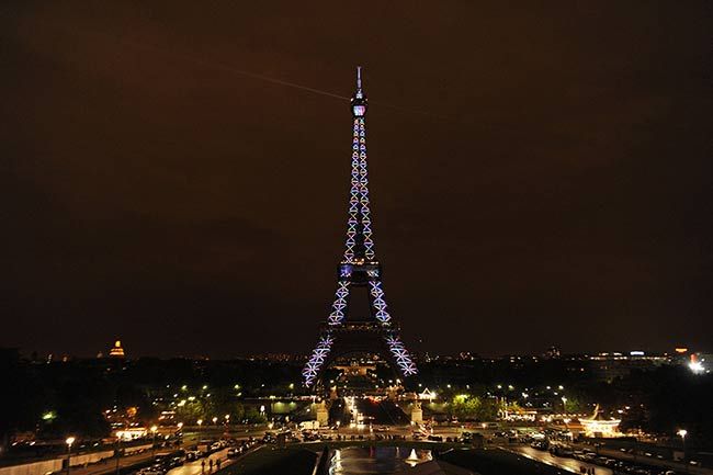 Eiffel-Tower-at-night