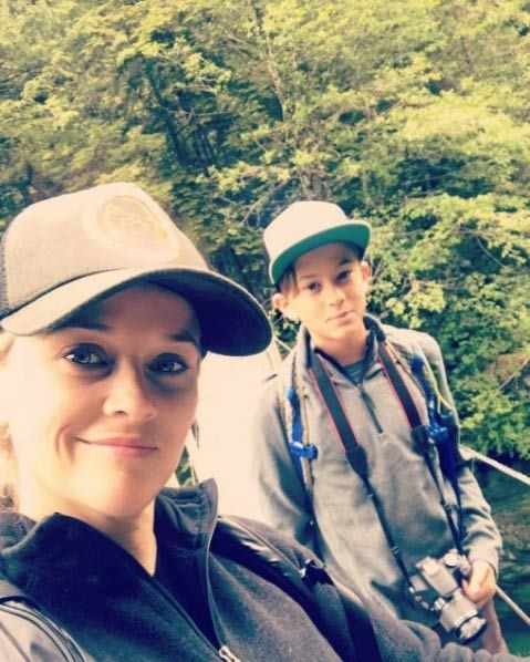 Reese-Witherspoon-Deacon-hiking