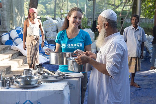 Kristin-Davis-UNHCR-refugee-camp-cooking
