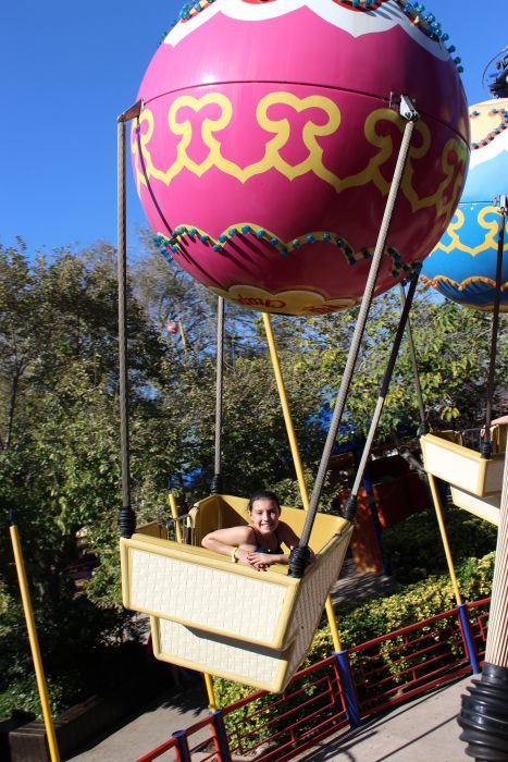 Rosie-Chupa-Chupa-flying-balloons-PortAventura-Park