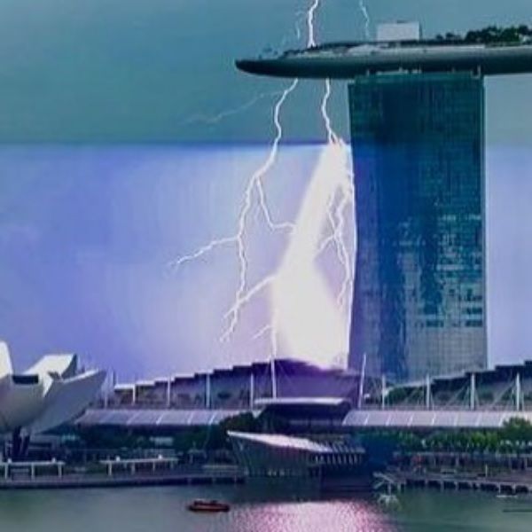 Lorraine-Kelly-Singapore-storm