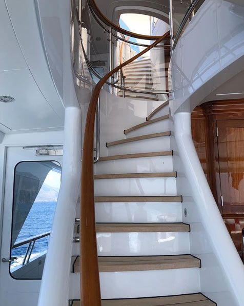 Kris-Jenner-yacht-stairs