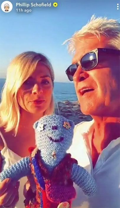 holly-willoughby-holiday-phillip-schofield