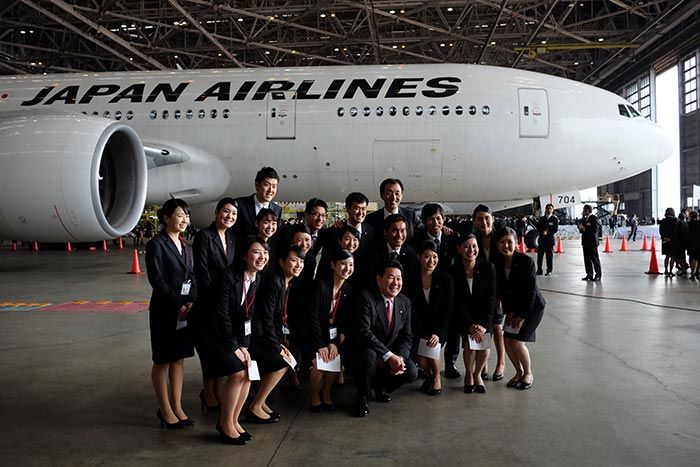 japan-airlines-female-staff