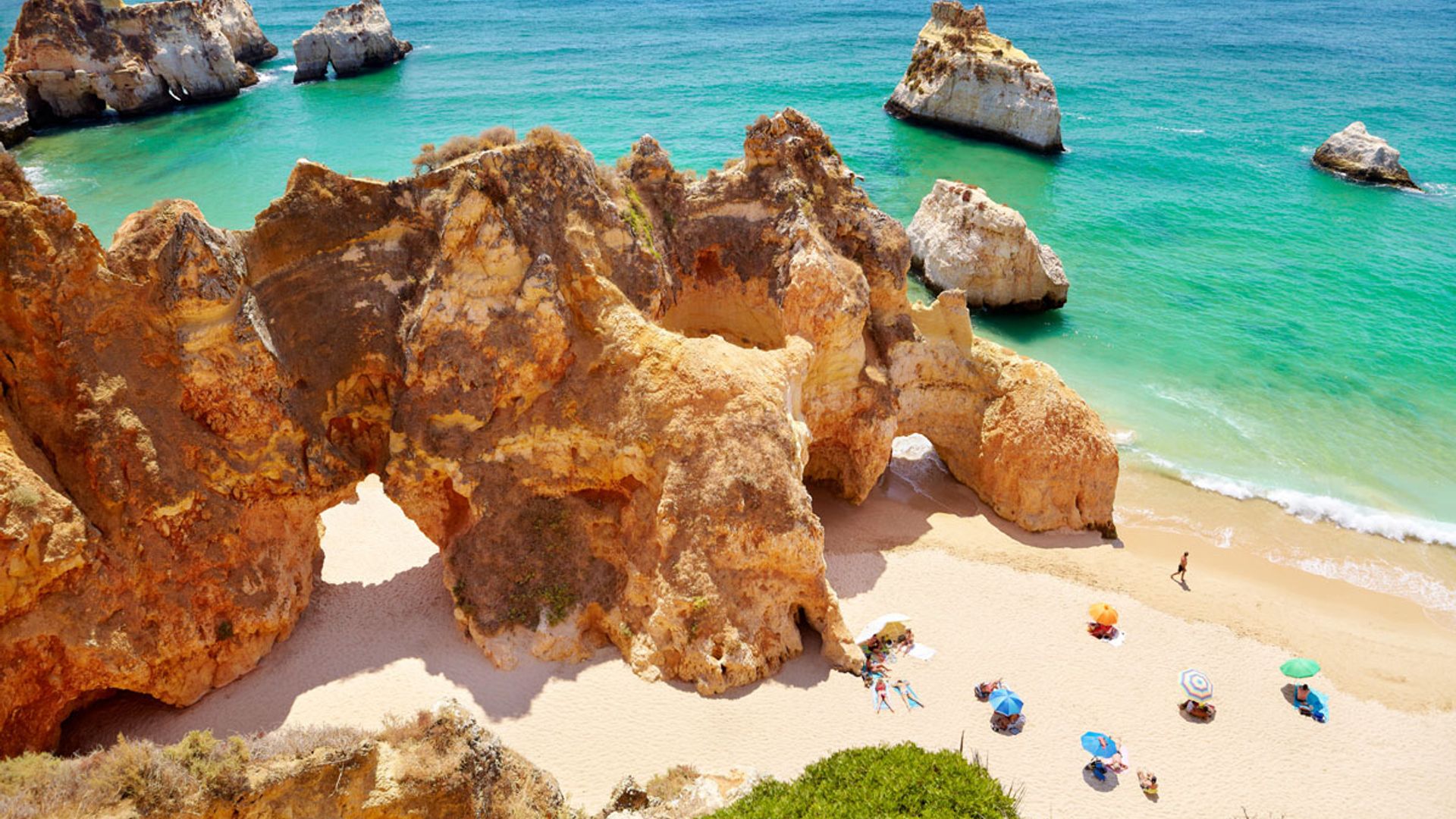 Planning a trip to Portugal? Discover the best places to visit this summer